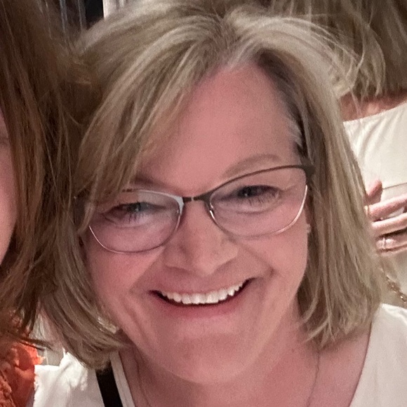 Meet your Posher, Sharon - Picture 1 of 1